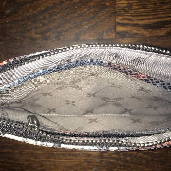 Hand Clutch - Picture 3 of 7